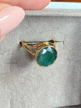 Raw Emerald Bezel Set in 925 Silver with 24kgp size 8.5